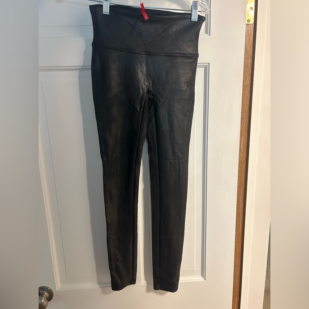 Spanx faux leather leggings size Small. Black.